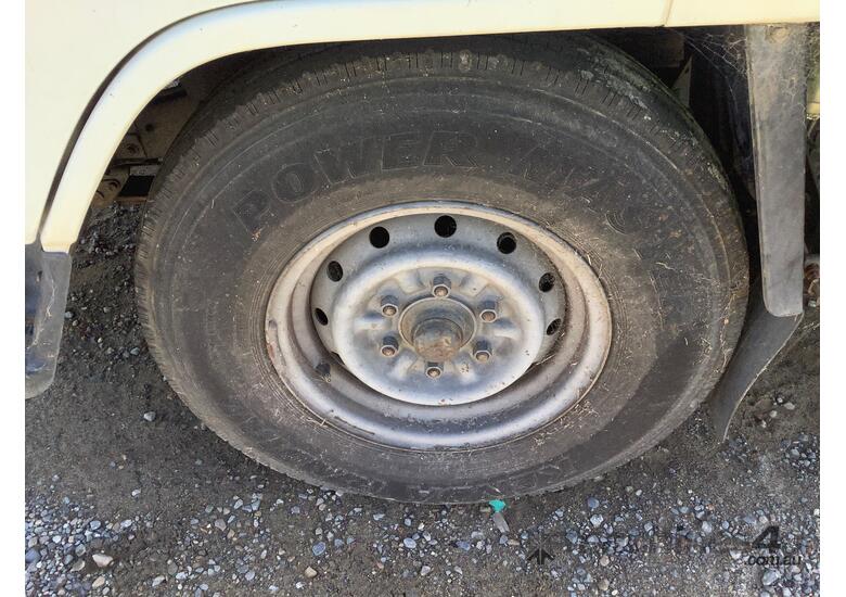 caption 2001 Toyota Dyna Pantech