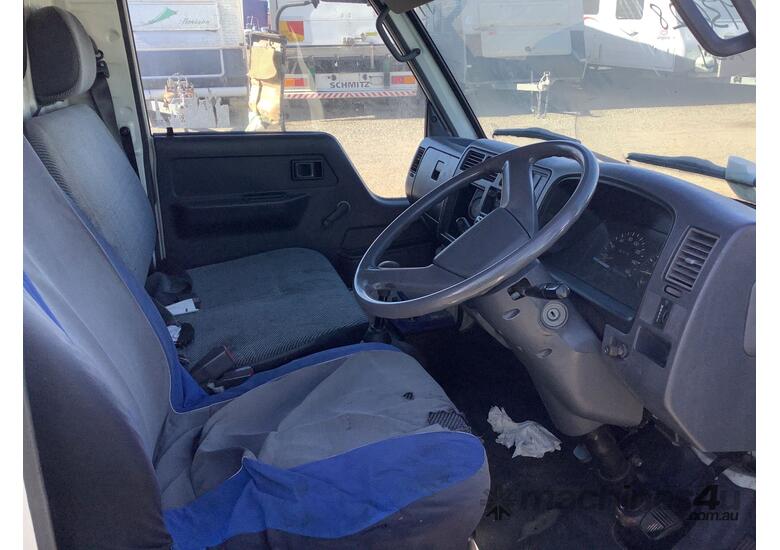 caption 2001 Toyota Dyna Pantech