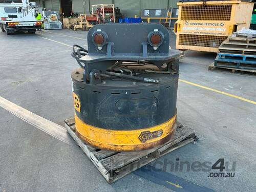 caption GRYB Hydraulic Magnet Attachment