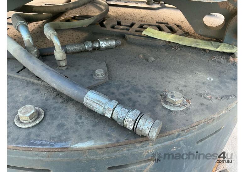 caption GRYB Hydraulic Magnet Attachment