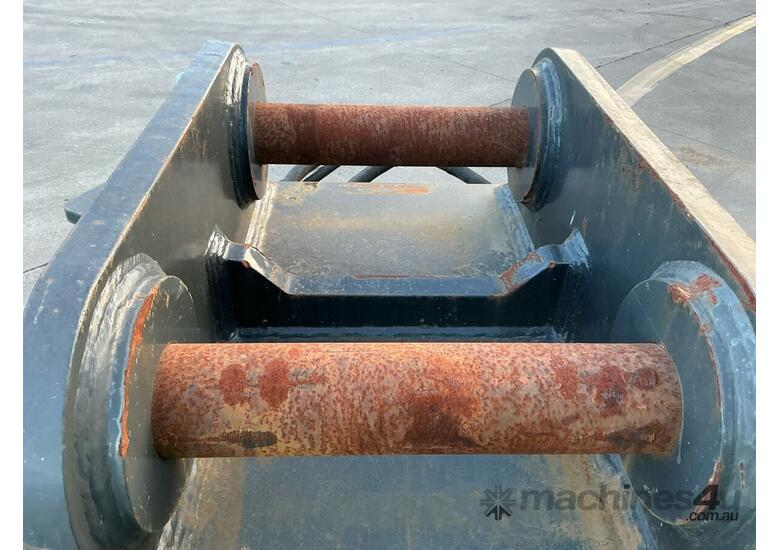 caption GRYB Hydraulic Magnet Attachment