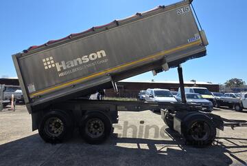 2015 Mack Granite 6x4 Tipper w/2015 Borcat Tri Axle Dog Tipper Trailer (Ex Lease)