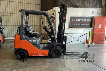 TOYOTA 2018 8FG18 DELUXE MODEL S/N 63935 LPG 3.7 METER 2 STAGE MAST 1.8 TON 1800 KG CAPACITY TOYOTA 2018 8FG18 DELUXE MODEL S/N 63935 LPG 3.7 METER 2 STAGE MAST 1.8 TON 1800 KG CAPACITY