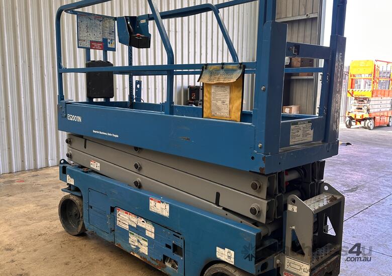 2018 Genie GS2032 Narrow Electric Scissor Lift