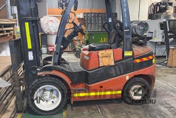 Clarke Forklift Clark 3t LPG