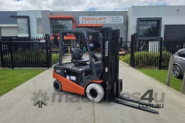 Toyota Forklift 2.5T Electric Container Mast - New Battery (Unit#:AU379)