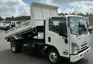 Isuzu 2022   Npr 75-190