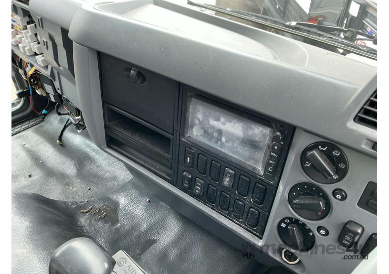 2015 Mitsubishi Fuso Fighter 1627 Curtain Sider