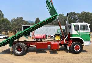 International Acco 1950C Truck