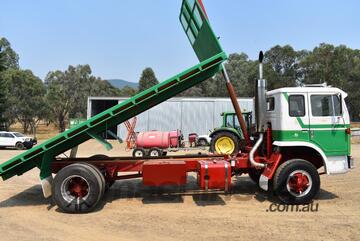 International Acco 1950C Truck