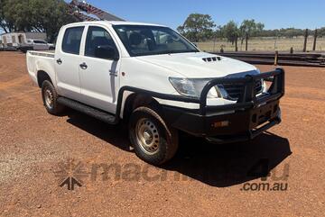 Toyota 2015   Hilux SR Diesel