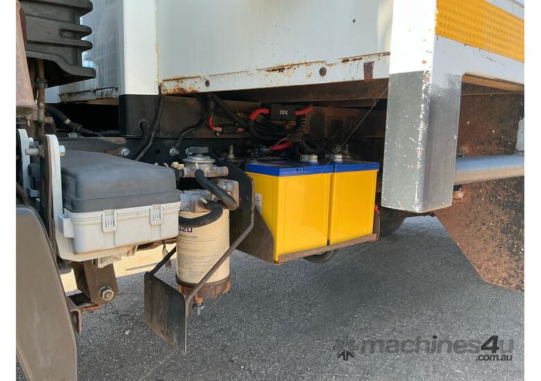 2012 Isuzu NPS300 Service Body / Crane Truck