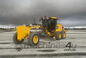 2021 670GP Mastless GPS Smartgrade Grader