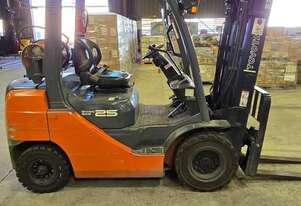 Toyota 2012   FORKLIFT 32-8FG25