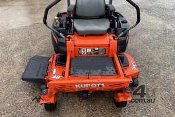Kubota   Z122E zero turn mower