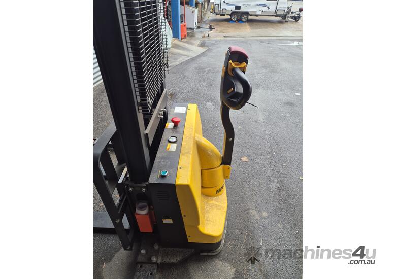 Liftsmart Electric Walkie stacker