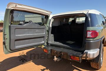 Toyota 2012   FJ Cruiser Petrol