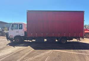 2010 Nissan UD MK6 Curtainsider