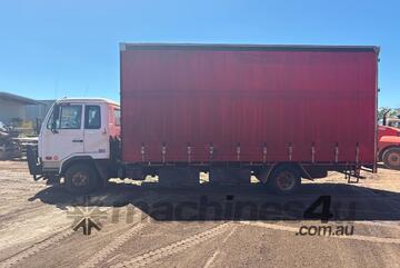 2010 Nissan UD MK6 Curtainsider