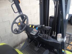 2.5 Tonne LPG (Gas) Forklift FOR HIRE * Clark C25L - picture2' - Click to enlarge