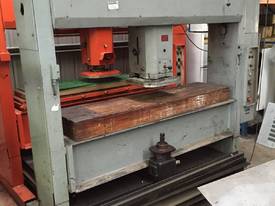 Travelling Head Cutting Machine Press - 18 Ton - picture0' - Click to enlarge