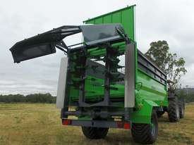 2018 UNIA TYTAN 10 MANURE SPREADER (8 TONNE) - picture0' - Click to enlarge