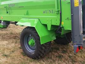 2018 UNIA TYTAN 10 MANURE SPREADER (8 TONNE) - picture2' - Click to enlarge