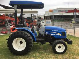 New Holland Boomer 30 FWA/4WD Tractor - picture1' - Click to enlarge