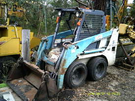4SDK-5 skidsteer , 4in1 bucket , 2500hrs and 5,000hrs - picture0' - Click to enlarge