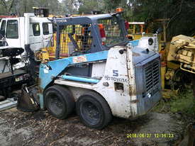 4SDK-5 skidsteer , 4in1 bucket , 2500hrs and 5,000hrs - picture0' - Click to enlarge