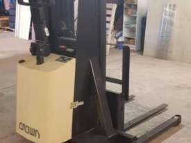 CROWN WALKIE STACKER FORKLIFT - picture0' - Click to enlarge