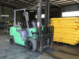 Mitsubishi Forklift - 3 Ton LPG new paint - picture0' - Click to enlarge