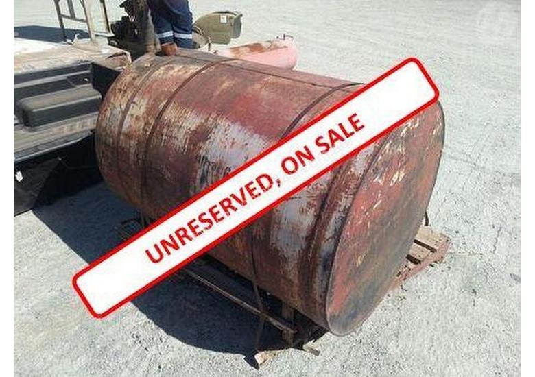 caption Custom Tank