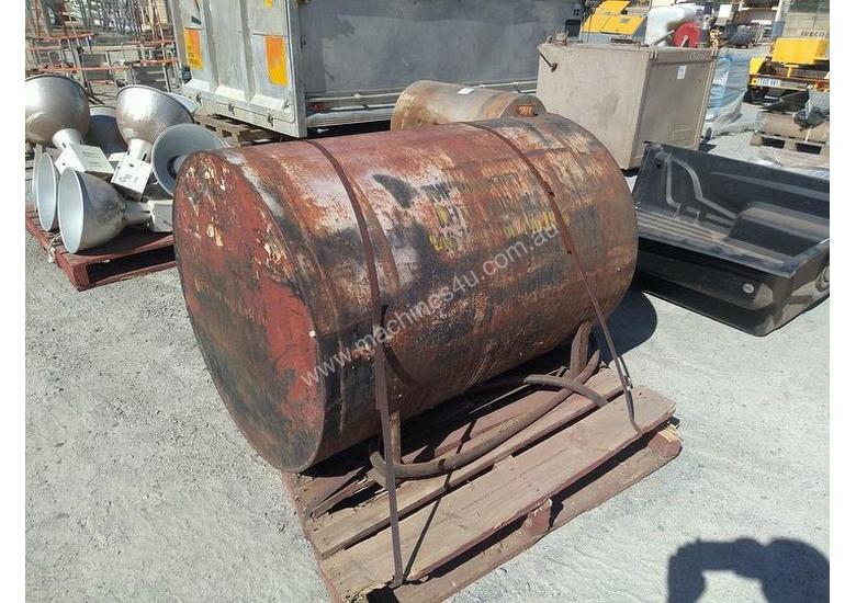 caption Custom Tank