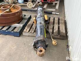 1x D11 Lift Cylinder (Unknown Working Condition) - picture0' - Click to enlarge