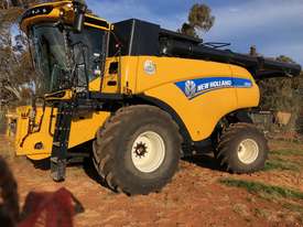2015 New Holland CR9.90  - picture0' - Click to enlarge