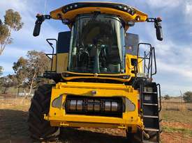 2015 New Holland CR9.90  - picture0' - Click to enlarge
