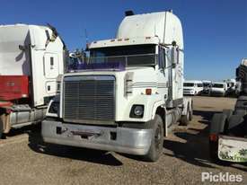 1998 Freightliner FL112 - picture1' - Click to enlarge
