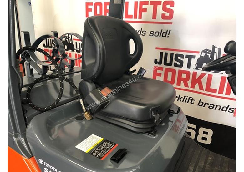 caption TOYOTA FORKLIFTS 32-8FG18
