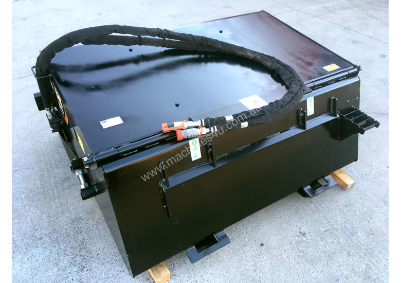 Used 2014 Caterpillar Cat BU115 utility broom Skid Steer Broom in , Listed on Machines4u