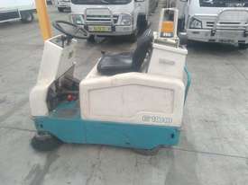 Tennant Floor Sweeper 6100 - picture1' - Click to enlarge