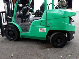 Compact 5ton Mitsubishi Forklift - picture0' - Click to enlarge