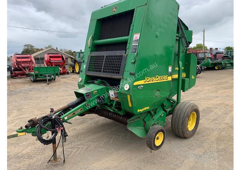 caption John Deere 467 Round Baler