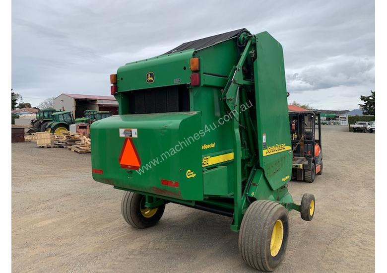caption John Deere 467 Round Baler