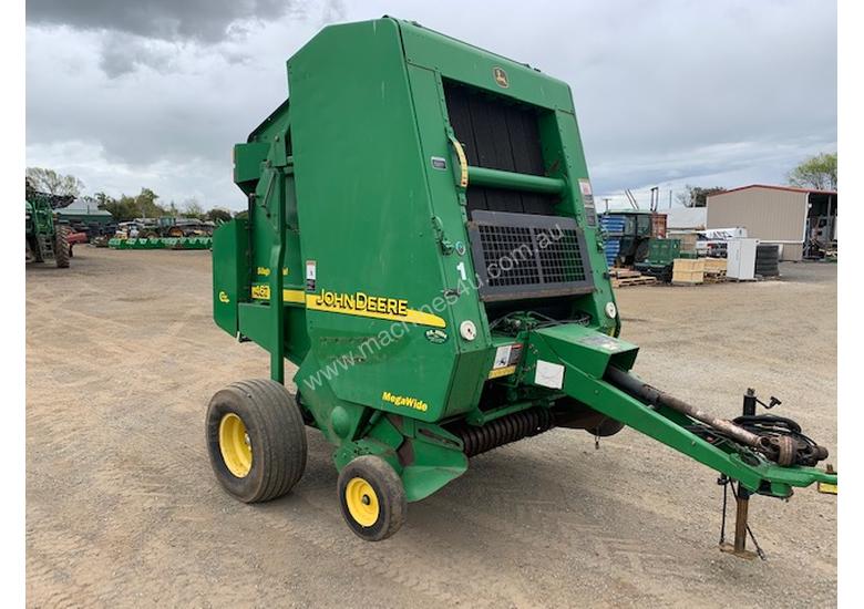 caption John Deere 467 Round Baler
