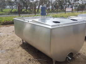 STAINLESS STEEL TANK, MILK VAT 2050 LT - picture1' - Click to enlarge