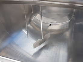 STAINLESS STEEL TANK, MILK VAT 2050 LT - picture2' - Click to enlarge