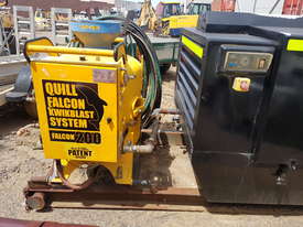 Quill Falcon 200 Kwikblast Dusless Blaster, Atlas Copco XAS375 Compressor Unit - picture1' - Click to enlarge