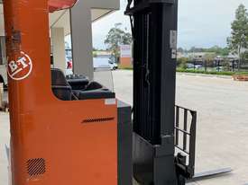 BT high reach forklift - picture0' - Click to enlarge