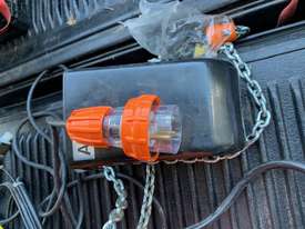 Electric chain hoists - picture2' - Click to enlarge